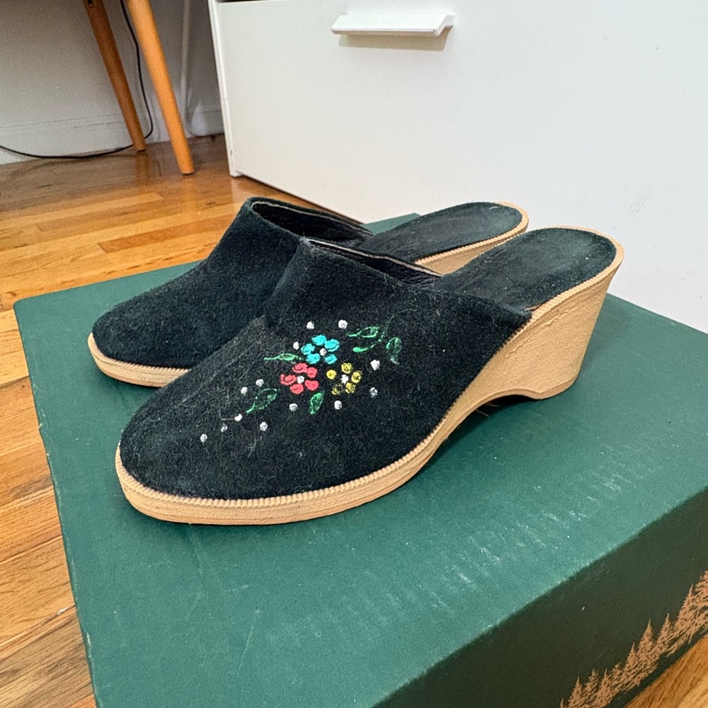 Dark forest green wedge clogs with hand-painted flowers